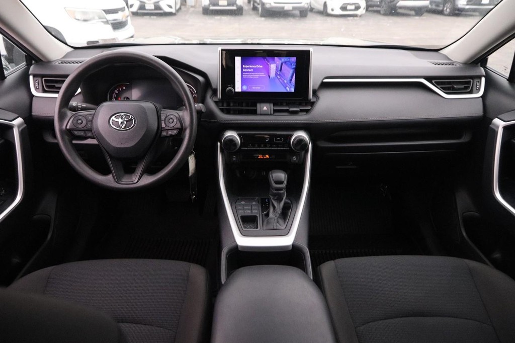 Toyota RAV4 Vehicle Full-screen Gallery Image 20