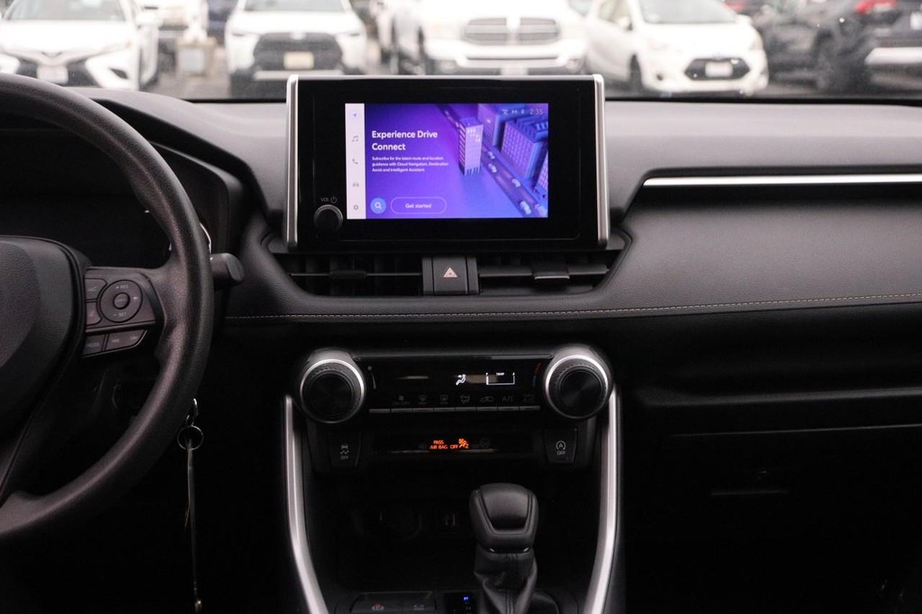 Toyota RAV4 Vehicle Full-screen Gallery Image 23