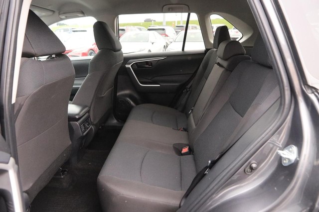 Toyota RAV4 Vehicle Image 09