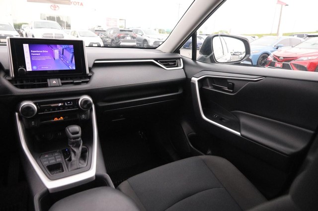 Toyota RAV4 Vehicle Image 24