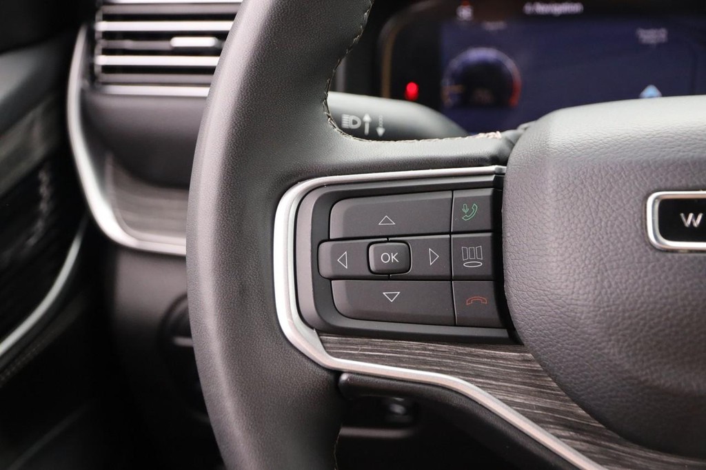 Jeep Wagoneer L Vehicle Full-screen Gallery Image 14