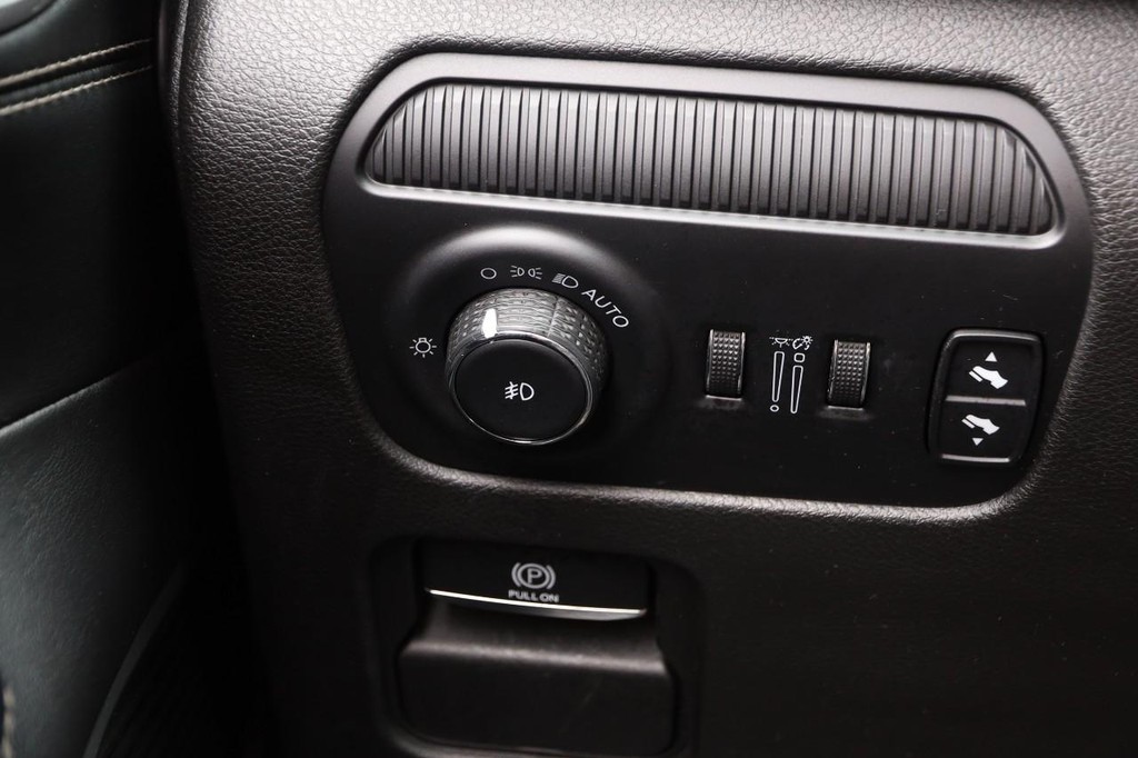 Jeep Wagoneer L Vehicle Full-screen Gallery Image 24