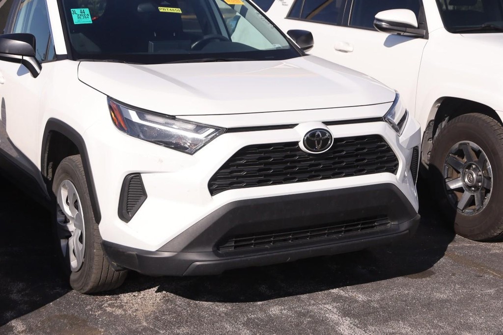 Toyota RAV4 Vehicle Full-screen Gallery Image 2