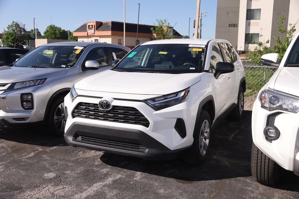 Toyota RAV4 Vehicle Full-screen Gallery Image 4