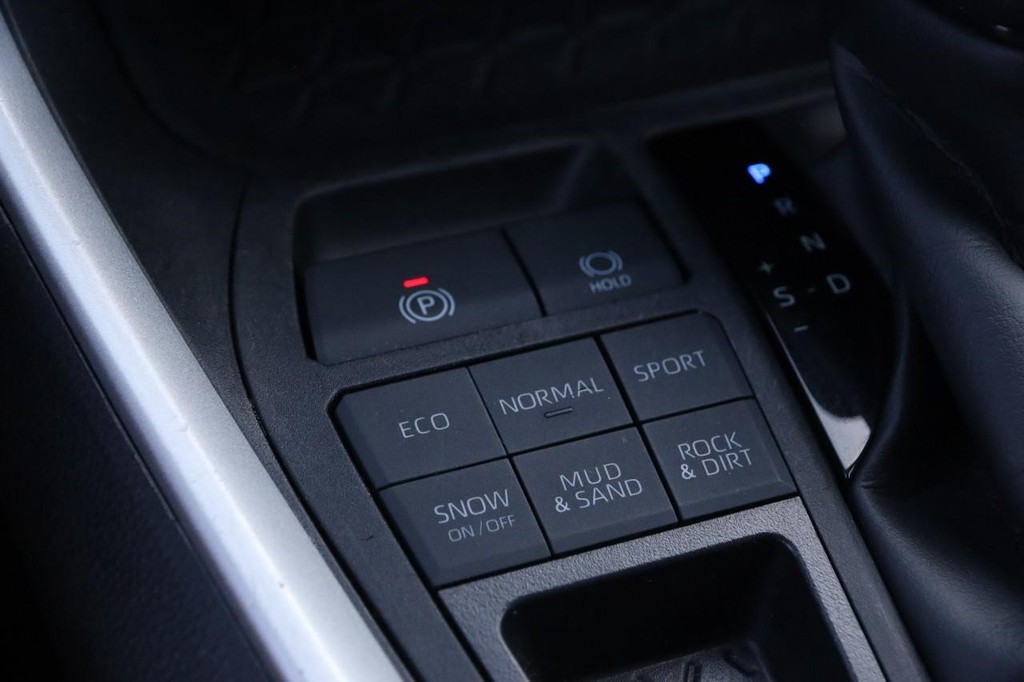 Toyota RAV4 Vehicle Full-screen Gallery Image 17