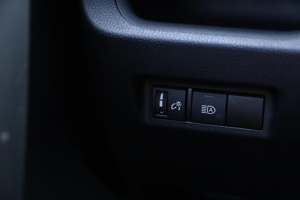 Toyota RAV4 Vehicle Full-screen Gallery Image 18