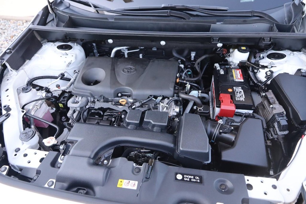 Toyota RAV4 Vehicle Full-screen Gallery Image 25