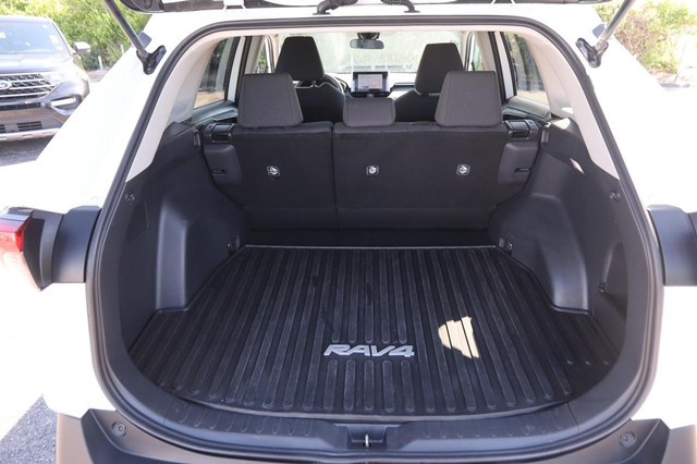 Toyota RAV4 Vehicle Image 07