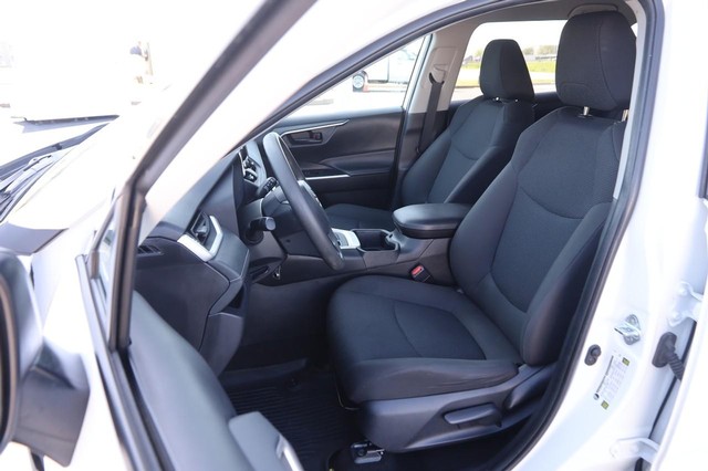 Toyota RAV4 Vehicle Image 08