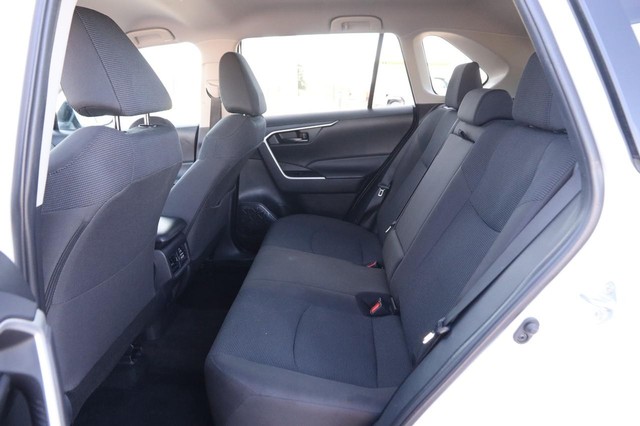 Toyota RAV4 Vehicle Image 09