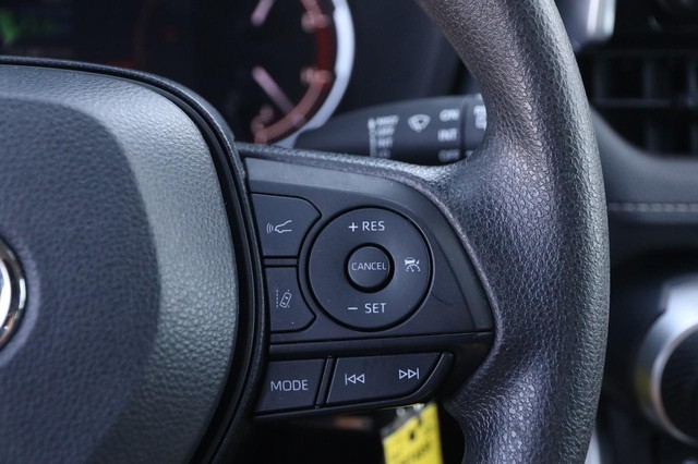 Toyota RAV4 Vehicle Image 12