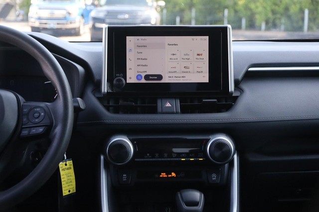 Toyota RAV4 Vehicle Image 22