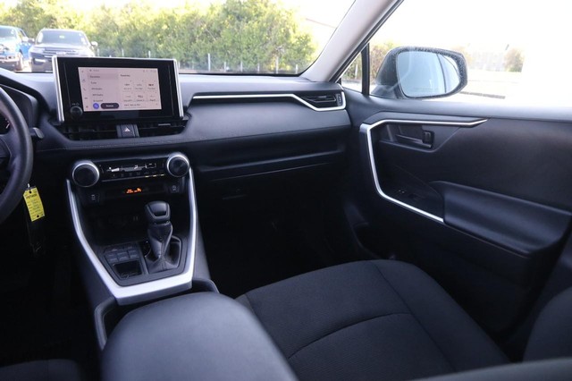 Toyota RAV4 Vehicle Image 23