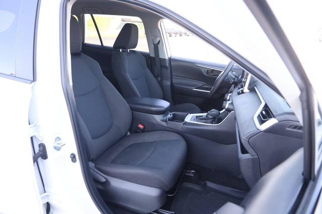 Toyota RAV4 Vehicle Image 24