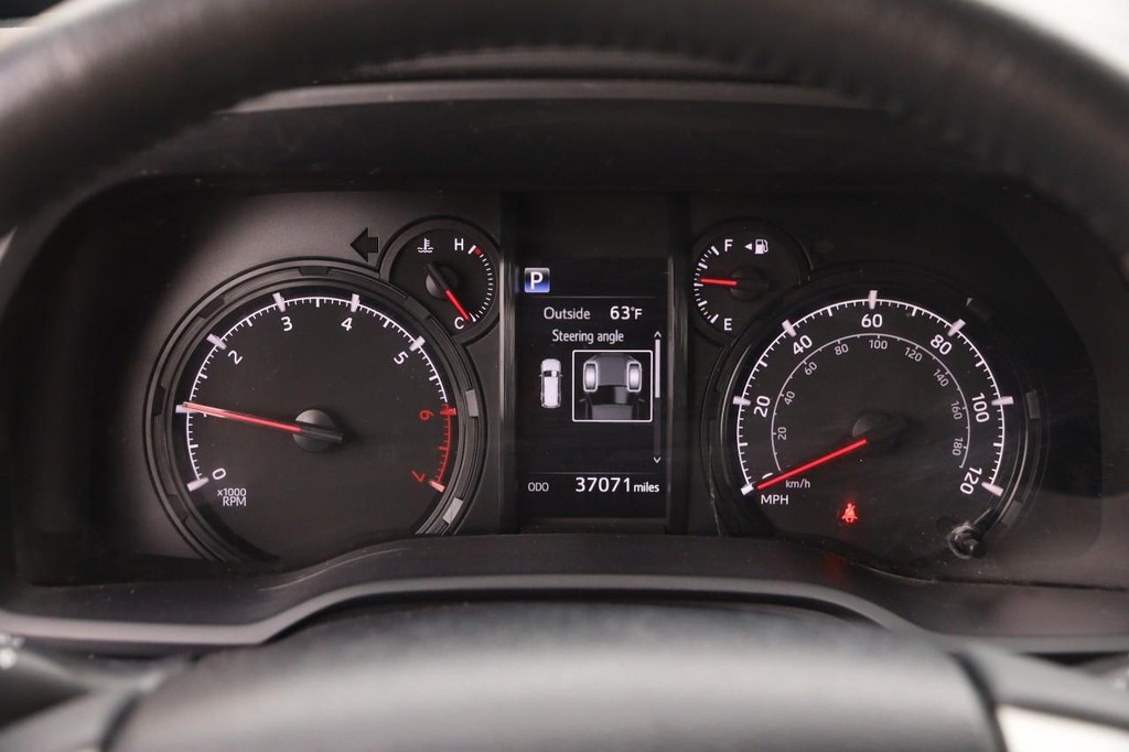 Toyota 4Runner Vehicle Full-screen Gallery Image 13