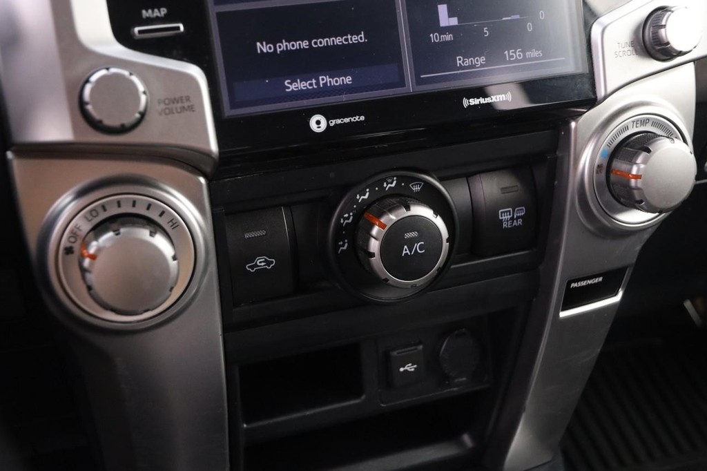 Toyota 4Runner Vehicle Full-screen Gallery Image 18