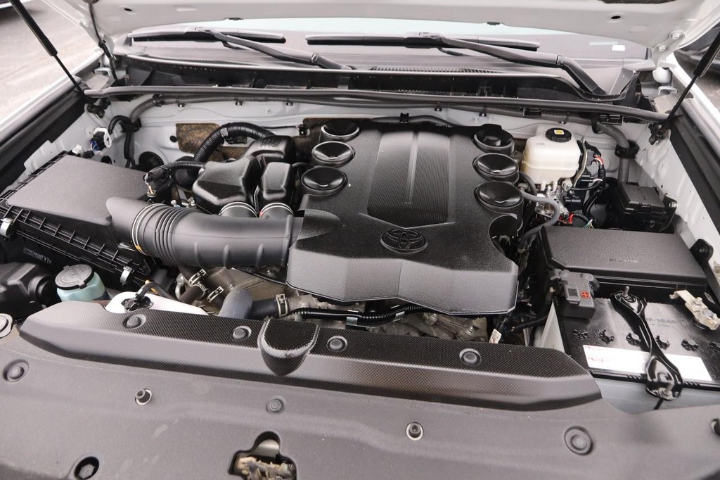 Toyota 4Runner Vehicle Full-screen Gallery Image 27