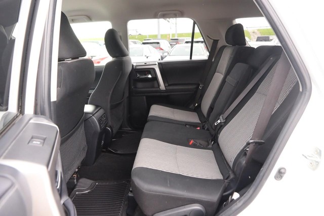 Toyota 4Runner Vehicle Image 09