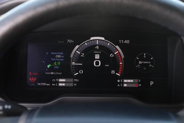 Toyota Tundra 4WD Vehicle Image 14