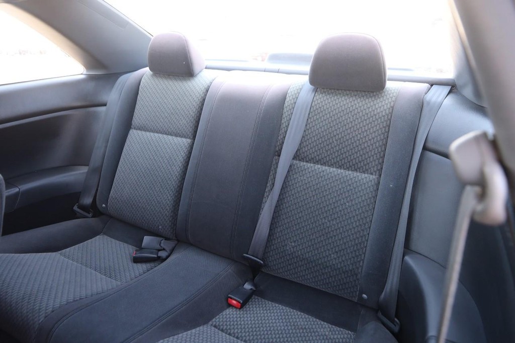 Honda Civic Coupe Vehicle Full-screen Gallery Image 9