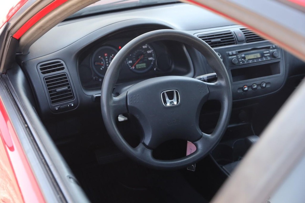 Honda Civic Coupe Vehicle Full-screen Gallery Image 15