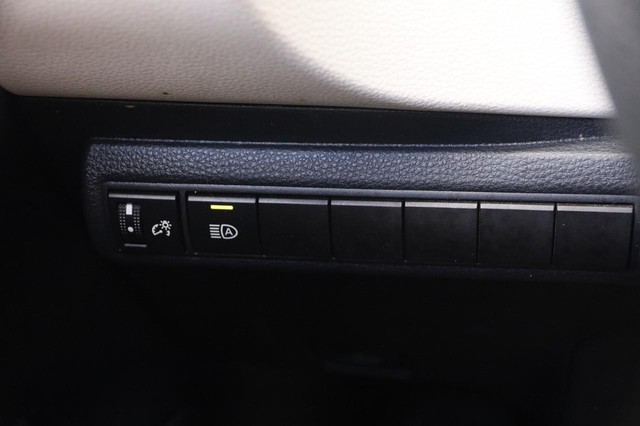 Toyota Corolla Vehicle Image 17