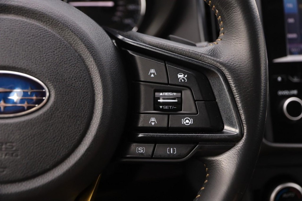 Subaru Crosstrek Vehicle Full-screen Gallery Image 12