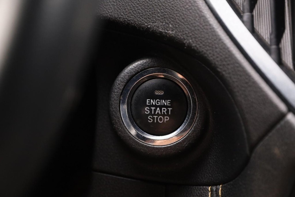 Subaru Crosstrek Vehicle Full-screen Gallery Image 14