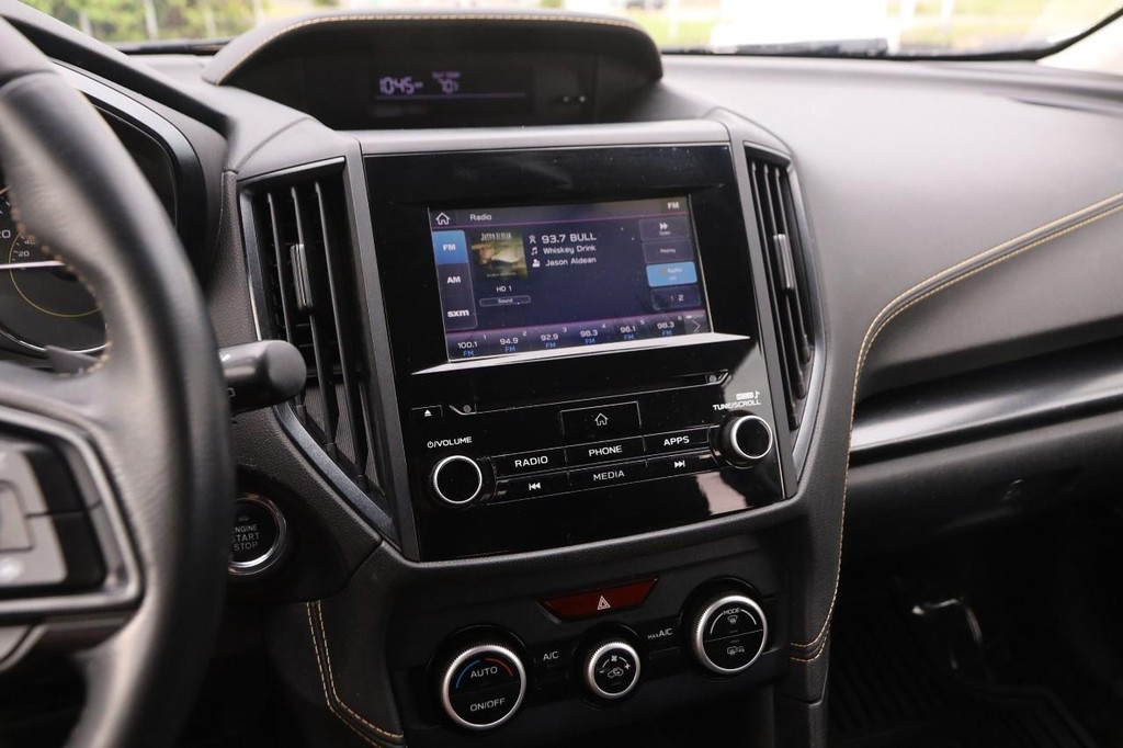 Subaru Crosstrek Vehicle Full-screen Gallery Image 16