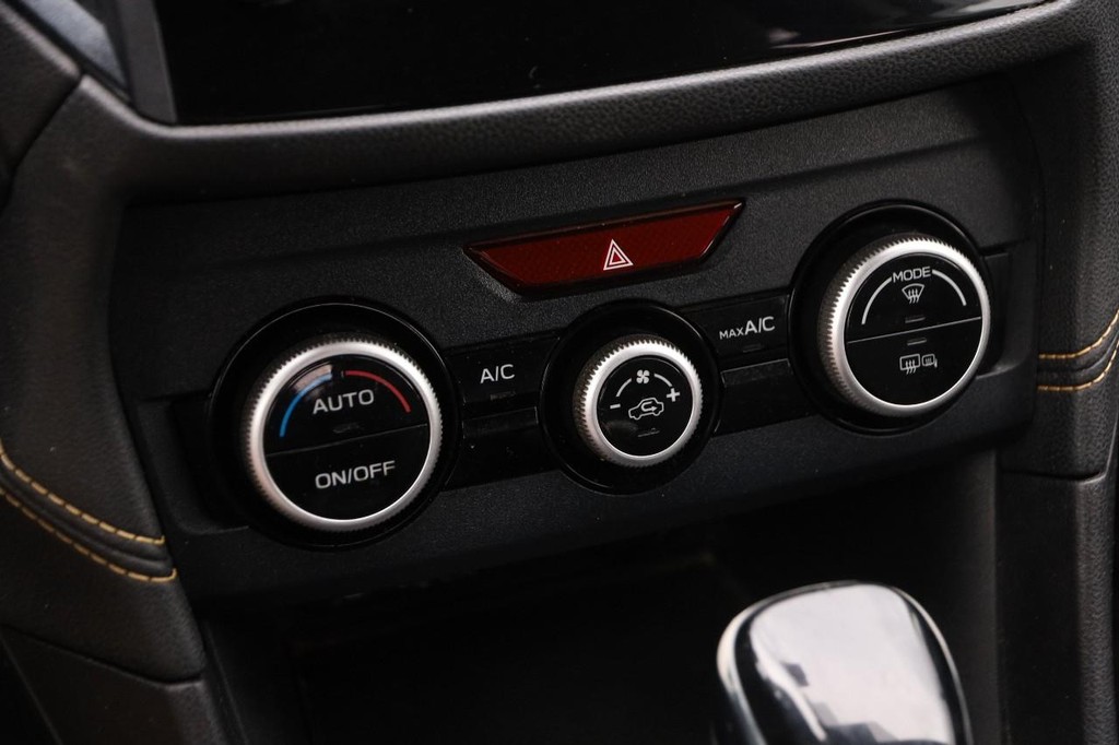 Subaru Crosstrek Vehicle Full-screen Gallery Image 19