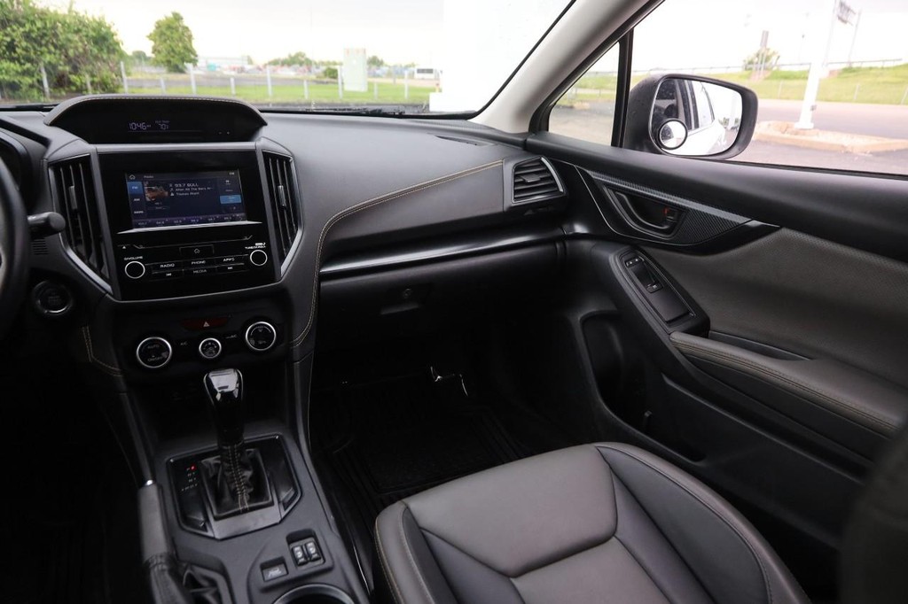 Subaru Crosstrek Vehicle Full-screen Gallery Image 26