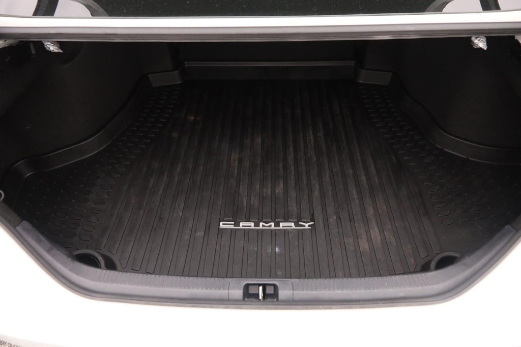 Toyota Camry Vehicle Full-screen Gallery Image 7