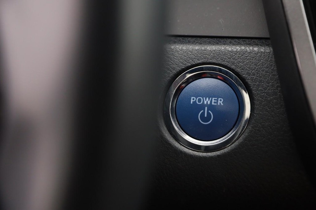 Toyota Camry Vehicle Full-screen Gallery Image 15