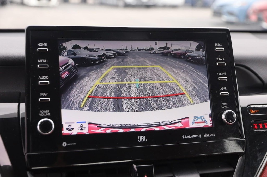 Toyota Camry Vehicle Full-screen Gallery Image 18