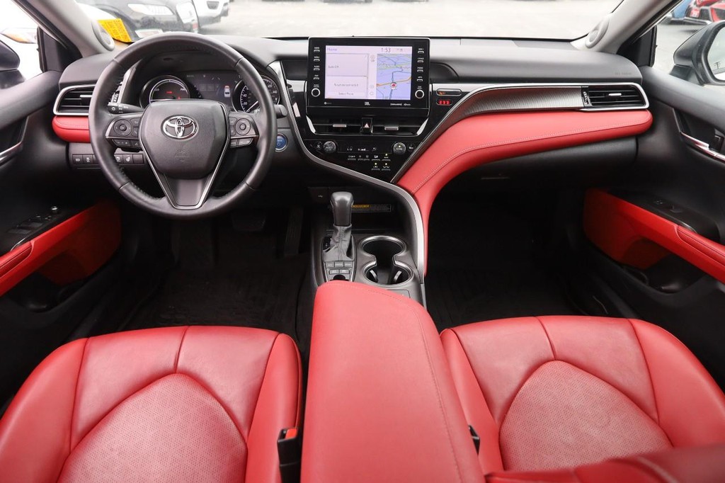 Toyota Camry Vehicle Full-screen Gallery Image 23