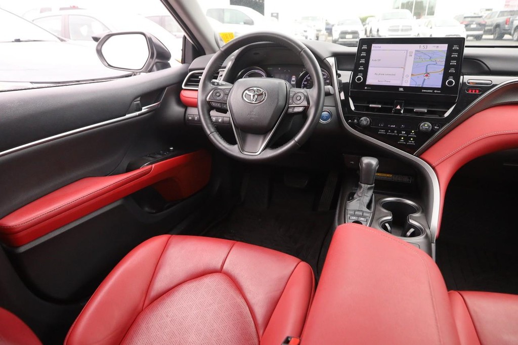 Toyota Camry Vehicle Full-screen Gallery Image 24