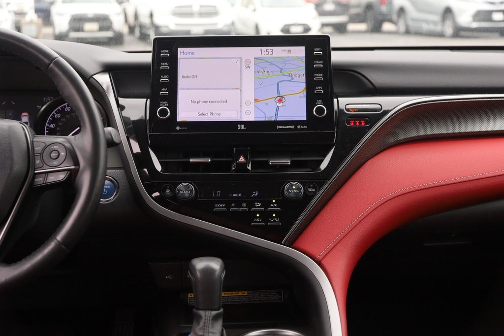 Toyota Camry Vehicle Full-screen Gallery Image 26