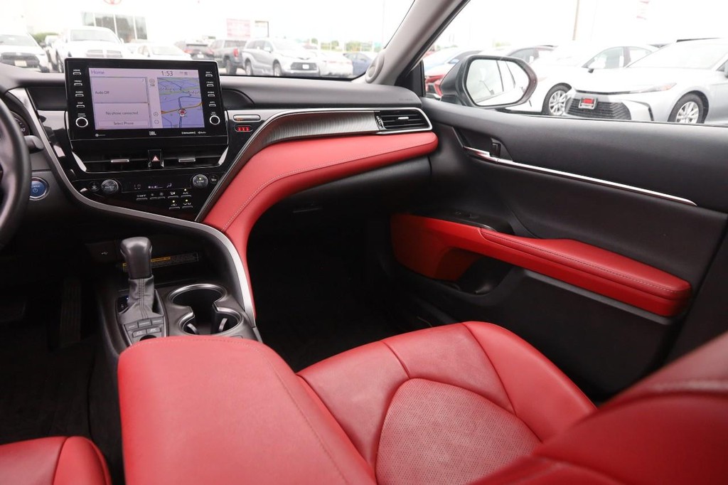 Toyota Camry Vehicle Full-screen Gallery Image 27