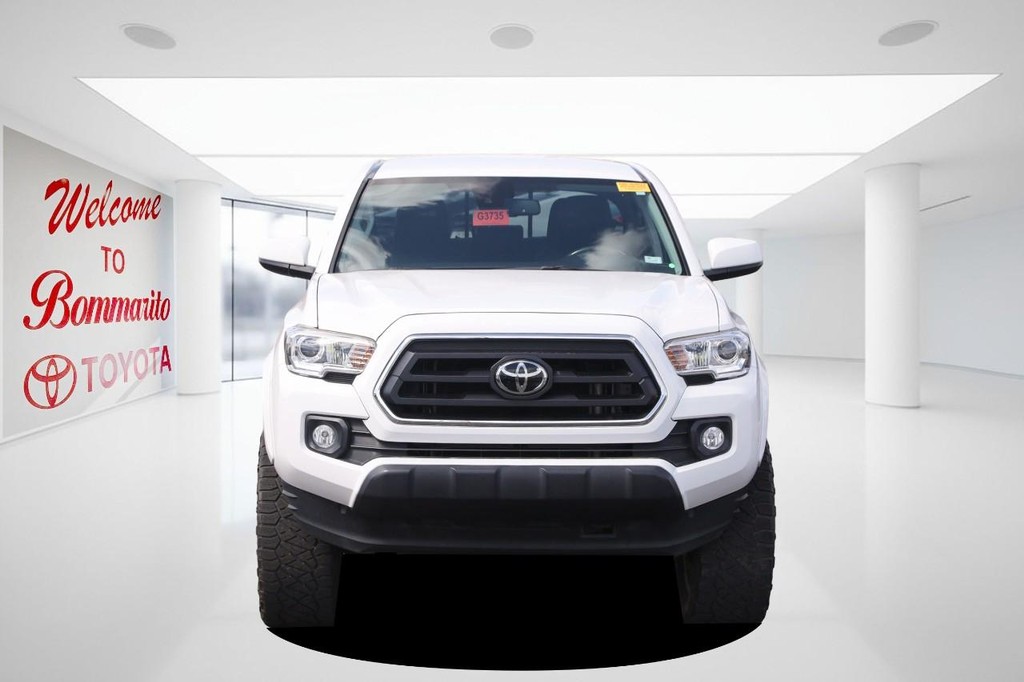 Toyota Tacoma 4WD Vehicle Full-screen Gallery Image 4