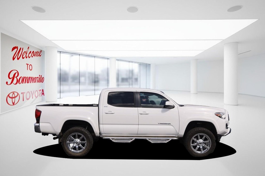 Toyota Tacoma 4WD Vehicle Full-screen Gallery Image 5