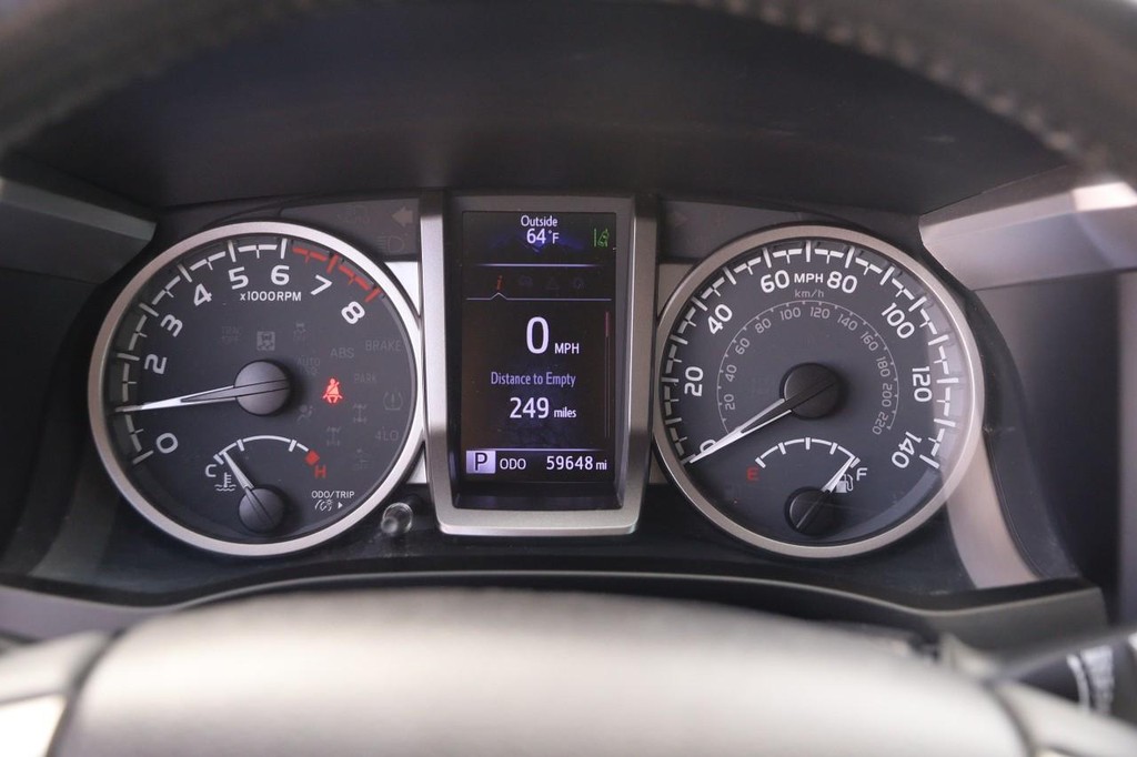 Toyota Tacoma 4WD Vehicle Full-screen Gallery Image 13