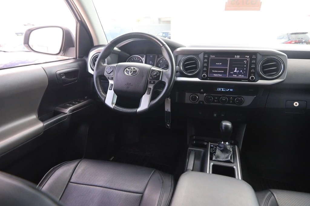 Toyota Tacoma 4WD Vehicle Full-screen Gallery Image 21
