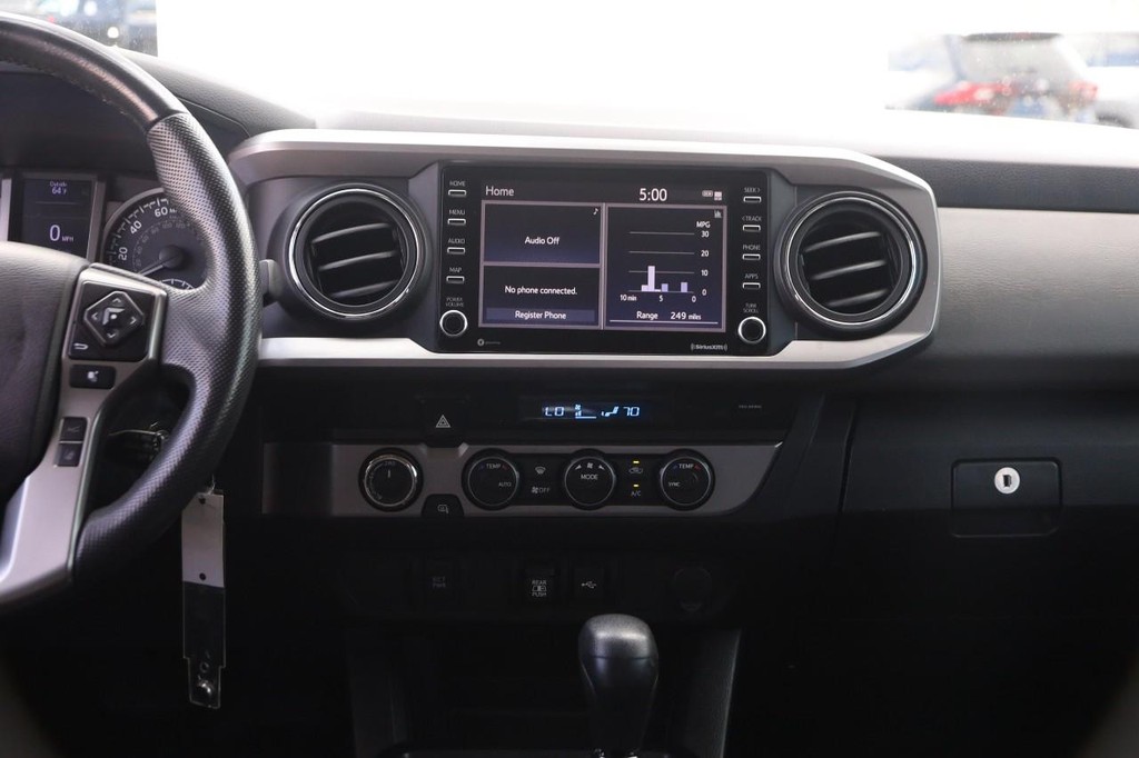 Toyota Tacoma 4WD Vehicle Full-screen Gallery Image 23