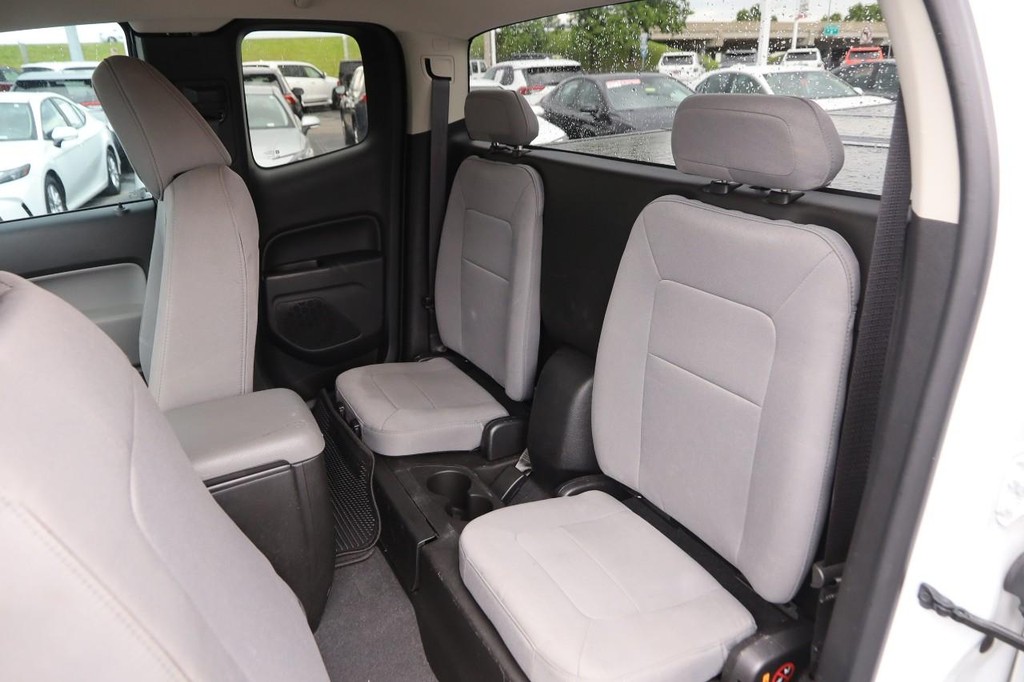 Chevrolet Colorado Vehicle Full-screen Gallery Image 9