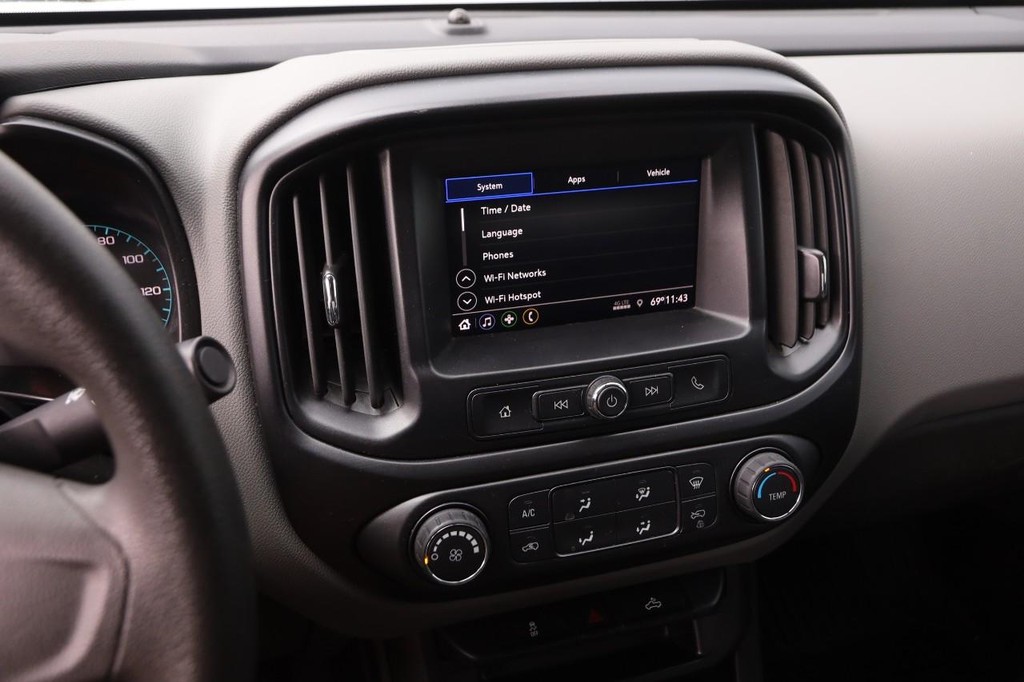 Chevrolet Colorado Vehicle Full-screen Gallery Image 12