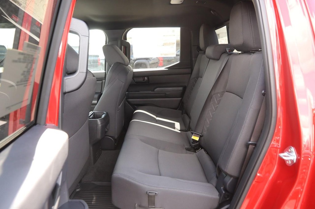 Toyota Tacoma 4WD Vehicle Full-screen Gallery Image 9