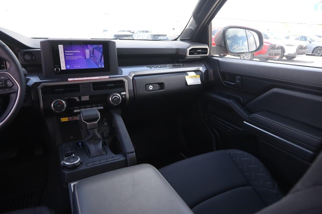 Toyota Tacoma 4WD Vehicle Full-screen Gallery Image 25