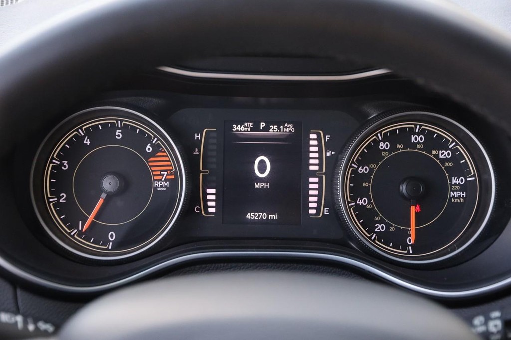 Jeep Cherokee Vehicle Full-screen Gallery Image 13