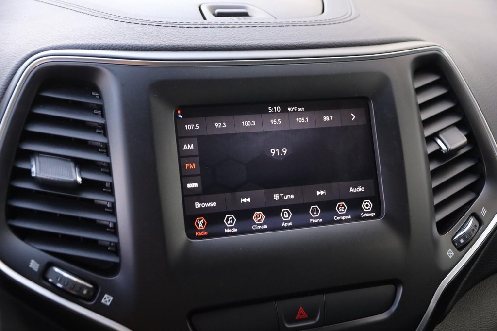 Jeep Cherokee Vehicle Full-screen Gallery Image 16