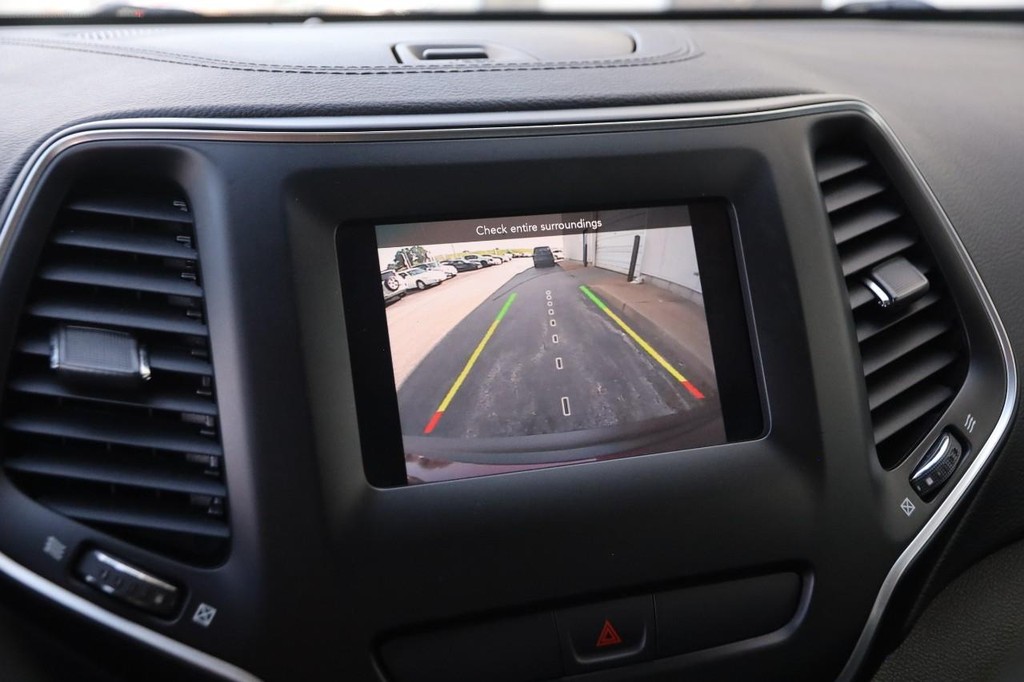 Jeep Cherokee Vehicle Full-screen Gallery Image 17
